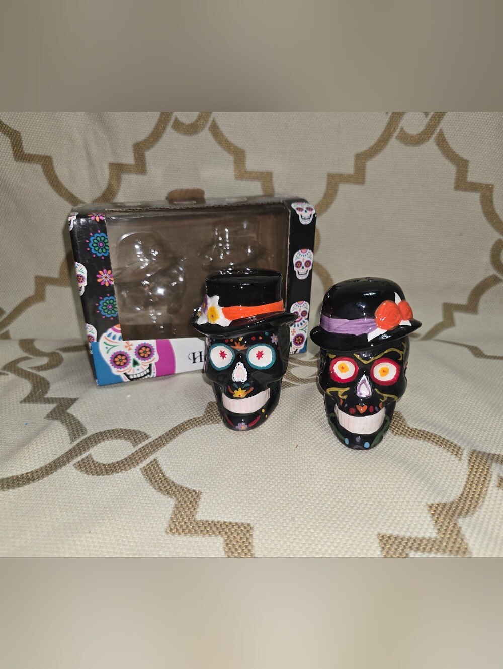 Halloween Skull Salt and Pepper Shakers Day Of Dead Black Skull With Hats New